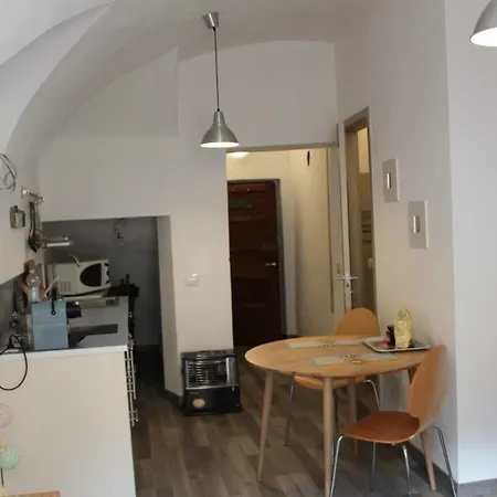 Casa Gianna, Bellissimo Monolocale Nel Centro Storico De Badalucco, 10km Dal Mare Daire Badalucco