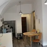 Casa Gianna, Bellissimo Monolocale Nel Centro Storico De Badalucco, 10km Dal Mare Apartamento Badalucco