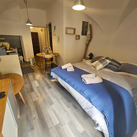 Casa Gianna, Bellissimo Monolocale Nel Centro Storico De Badalucco, 10km Dal Mare Apartamento