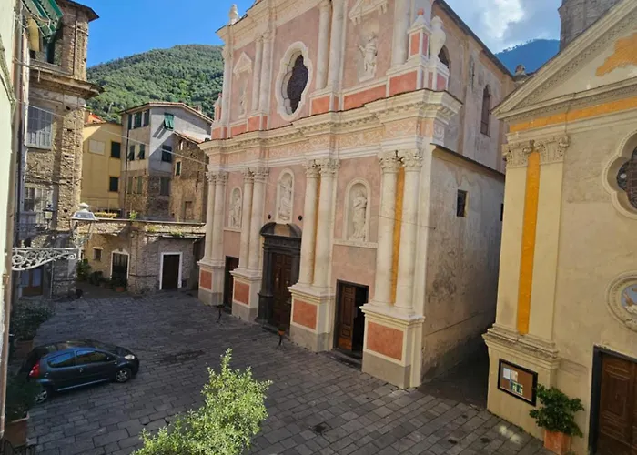 Casa Gianna, Bellissimo Monolocale Nel Centro Storico De Badalucco, 10km Dal Mare Apartment *