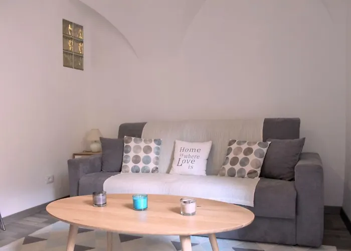 Casa Gianna, Bellissimo Monolocale Nel Centro Storico De Badalucco, 10km Dal Mare Apartment *